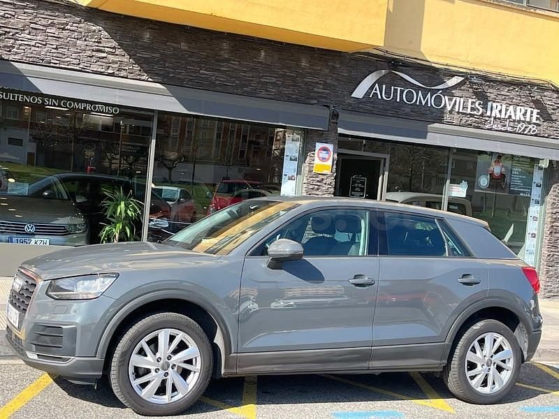 Usado Audi Q2 Advanced Plus 116 CV (85 kW) 2019 Gris / plata SUV