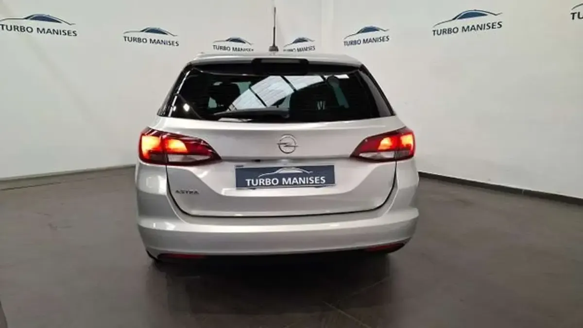 Usado Opel Astra Ultimate 145 CV (106 kW) 2022 Plateado Utilitario