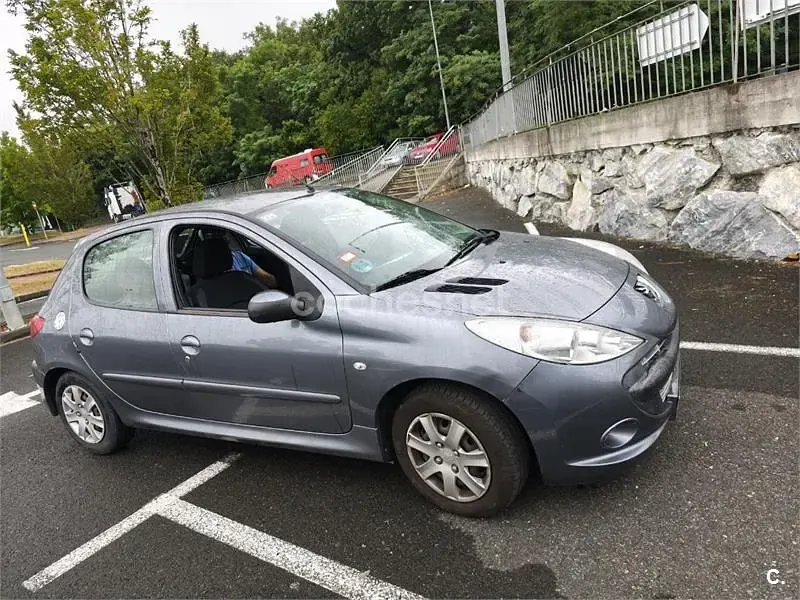 Usado Peugeot 206+ 75 CV (55 kW) 2010 Gris / plata Utilitario