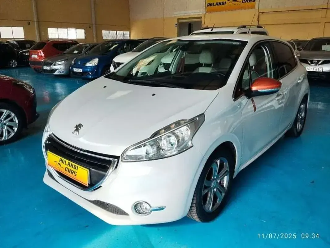 Usado Peugeot 208 Roland Garros 82 CV (60 kW) 2014 Blanco Utilitario