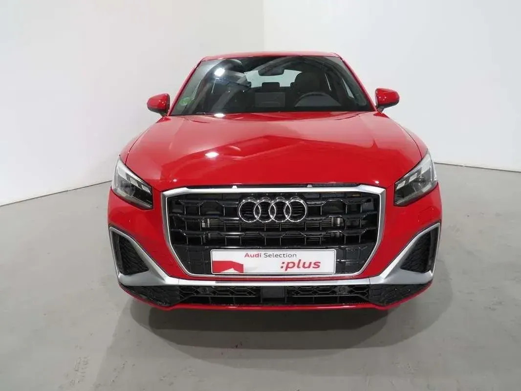 Usado Audi Q2 Black Edition 150 CV (110 kW) 2026 Rojo SUV