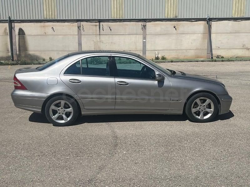Usado Mercedes C220 Avantgarde 150 CV (110 kW) 2004 Beige Berlina