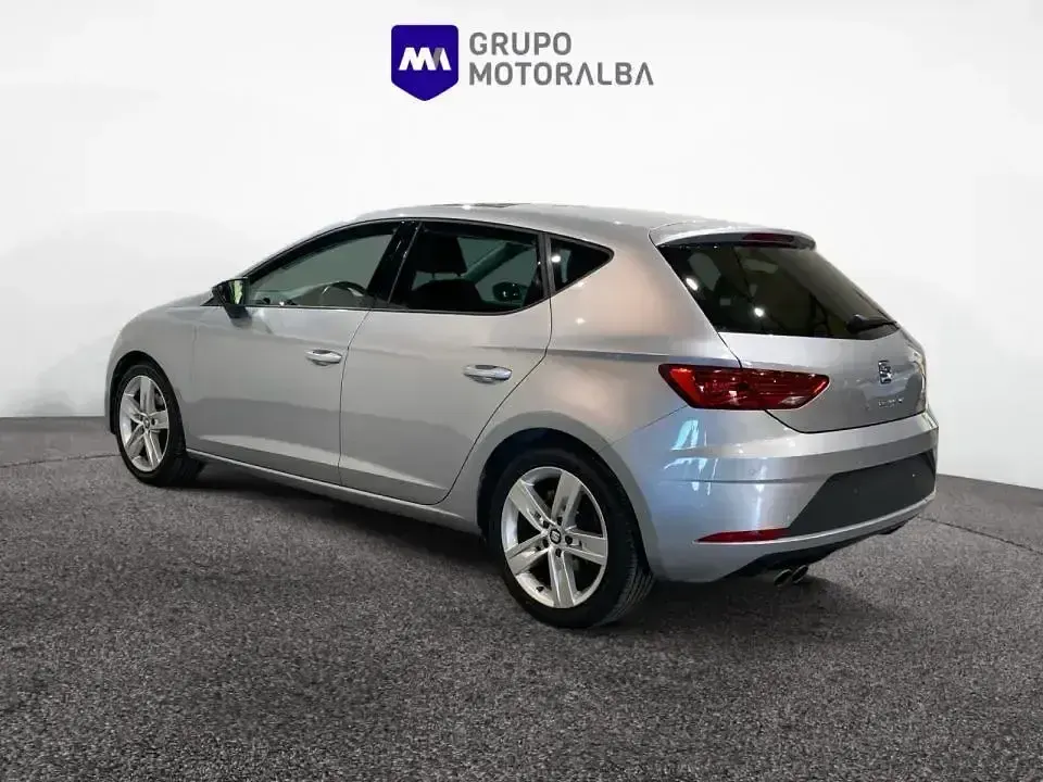 Usado Seat Leon FR 125 CV (91 kW) 2017 Gris / plata Familiar