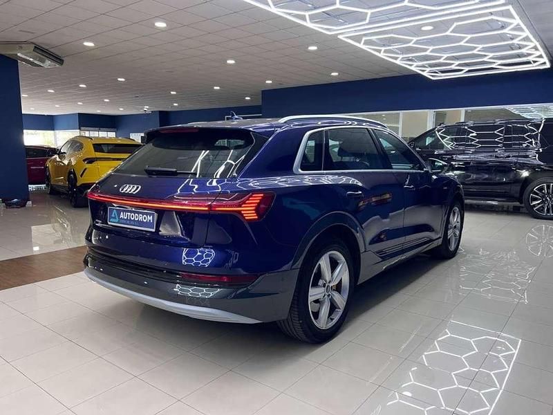 Usado Audi e-tron 300 kW (408 CV) 2022 Azul SUV