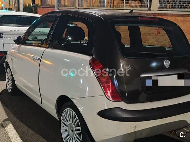 Usado Lancia Ypsilon 70 CV (51 kW) 2006 Beige Utilitario
