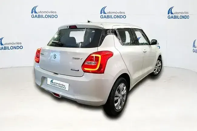Usado Suzuki Swift 83 CV (61 kW) 2022 Blanco Utilitario