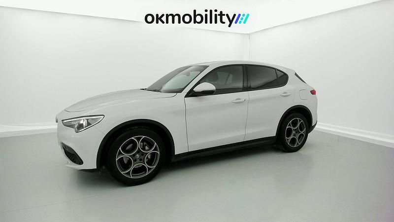 Usado Alfa Romeo Stelvio Sprint 160 CV (117 kW) 2022 Blanco ártico SUV