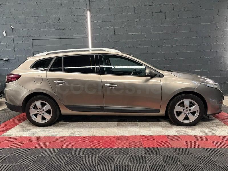 Usado Renault Mégane GrandTour Dynamique 105 CV (77 kW) 2009 Beige Familiar