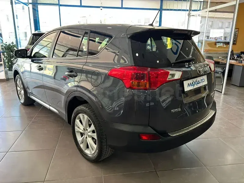 Usado Toyota RAV4 Executive 150 CV (110 kW) 2014 Gris / plata SUV
