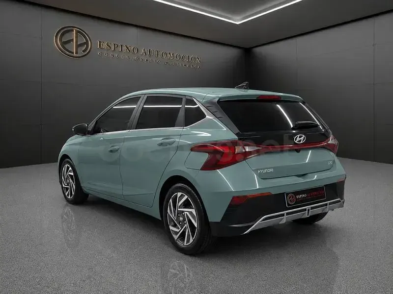 Usado Hyundai i20 79 CV (58 kW) 2024 Verde Utilitario