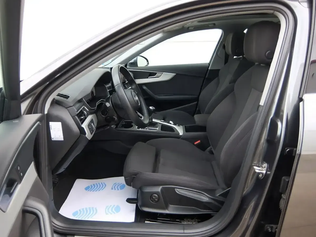 Usado Audi A4 S-Line 150 CV (110 kW) 2022 Gris / plata Familiar