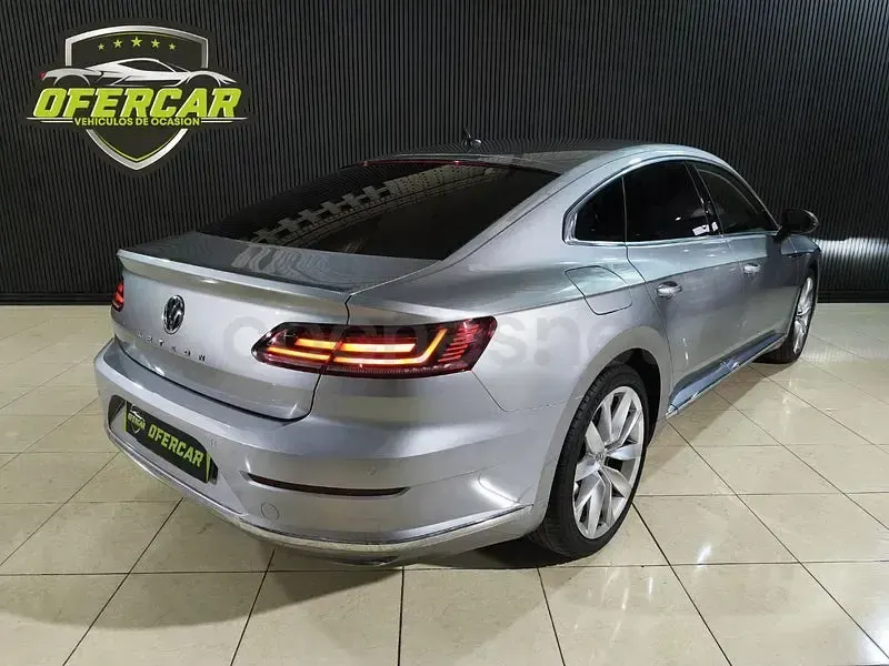 Usado VW Arteon Elegance 150 CV (110 kW) 2021 Gris / plata Berlina
