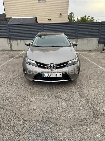 Beige Usado 2013 Toyota Auris Advance Berlina | 7499 € (Precio justo) - Imagen 1/4