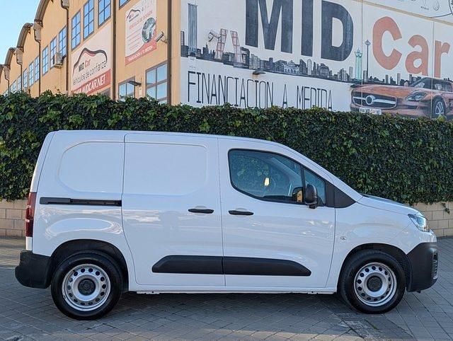 Usado Citroën Berlingo 131 CV (96 kW) 2021 Blanco Monovolumen