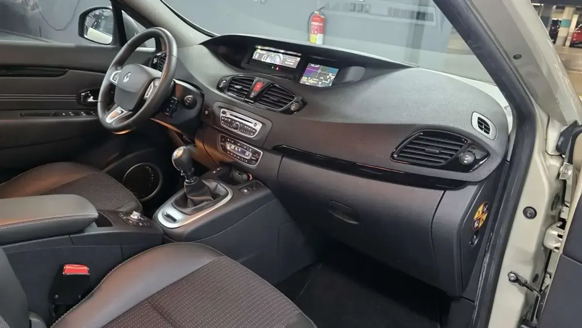 Usado Renault Grand Scénic III Dynamique 131 CV (96 kW) 2012 Monovolumen