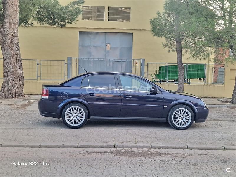 Usado Opel Vectra Design Edition 100 CV (73 kW) 2004 Azul Berlina