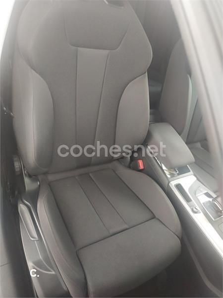 Usado Audi A4 Design 150 CV (110 kW) 2018 Gris / plata Berlina