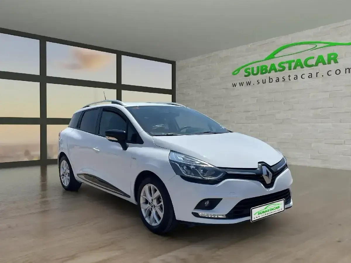 Usado Renault Clio LIMITED 90 CV (66 kW) 2018 Blanco Familiar