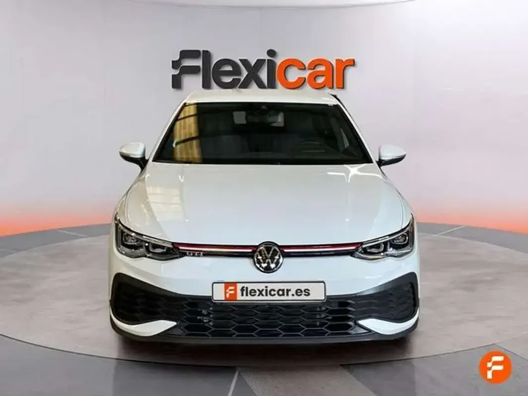Usado VW Golf VIII GTI 300 CV (220 kW) 2022 Blanco Utilitario