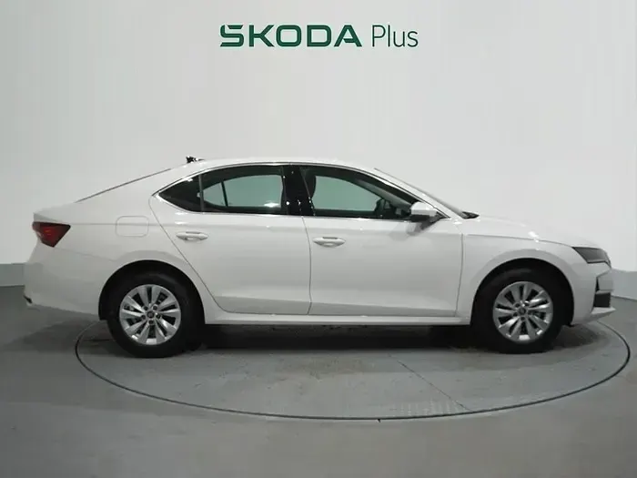 Nuevo Skoda Octavia Selection 116 CV (85 kW) 2026 Blanco