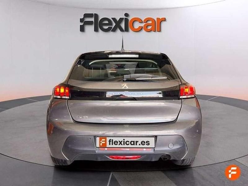 Usado Peugeot 208 Active 101 CV (74 kW) 2022 Gris Utilitario