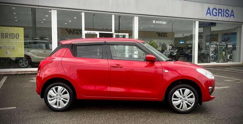 Usado Suzuki Swift 90 CV (66 kW) 2018 Rojo Berlina