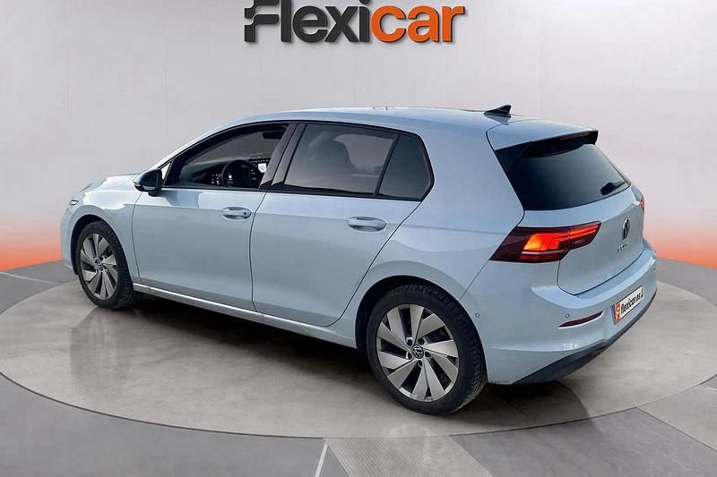 Usado VW Golf VIII 116 CV (85 kW) 2025 Azul Berlina