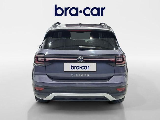 Usado VW T-Cross Advance 110 CV (80 kW) 2023 Gris / plata SUV