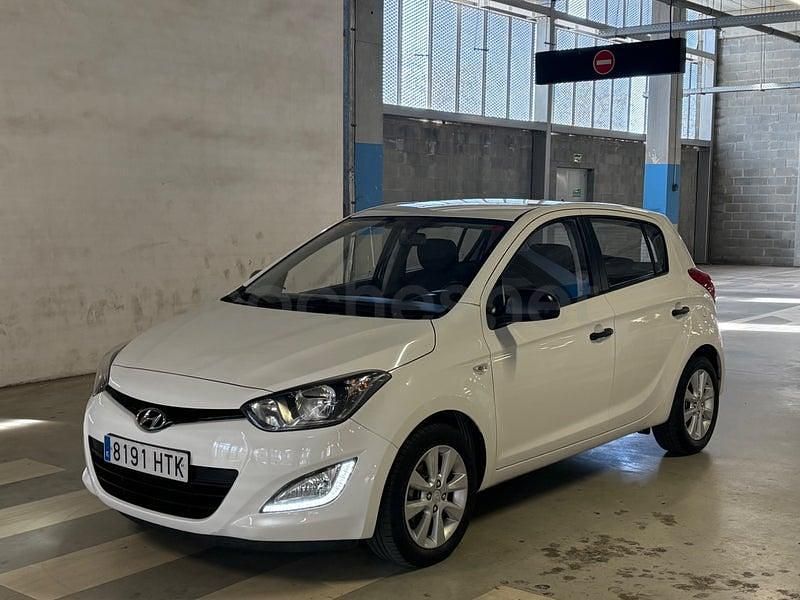 Blanco Usado 2013 Hyundai i20 Utilitario | 6750 € (Precio justo) - Imagen 1/4