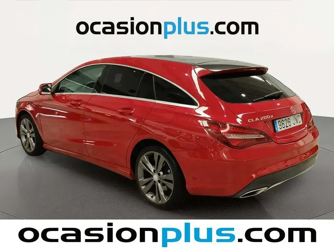 Usado Mercedes CLA200 Shooting Brake 136 CV (100 kW) 2017 Rojo Familiar