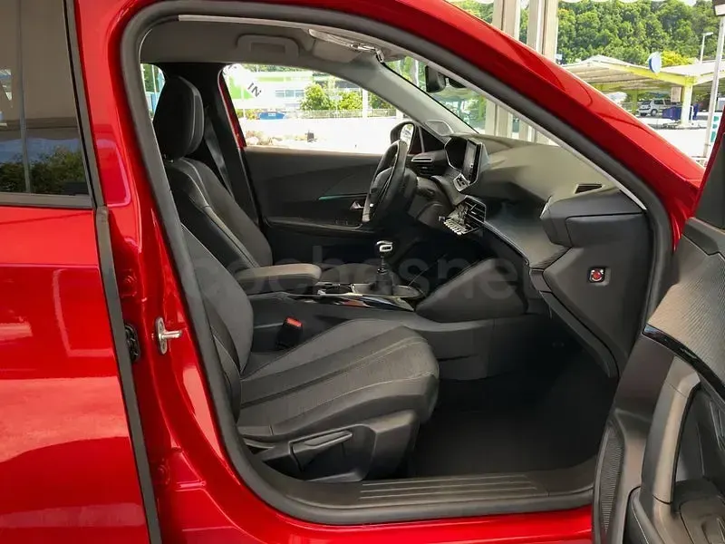 Usado Peugeot 2008 Allure 130 CV (95 kW) 2021 Rojo SUV