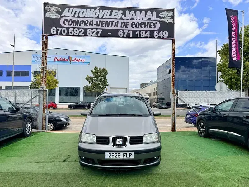 Usado Seat Alhambra Reference 140 CV (102 kW) 2007 Gris / plata Monovolumen