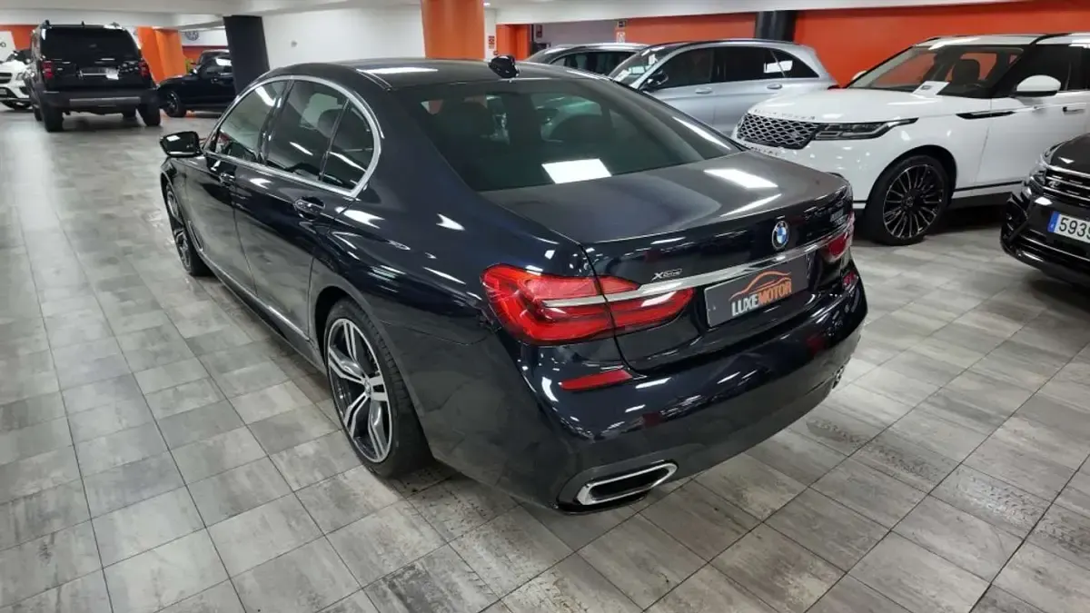 Usado BMW 750 M Sport 449 CV (330 kW) 2016 Azul Berlina
