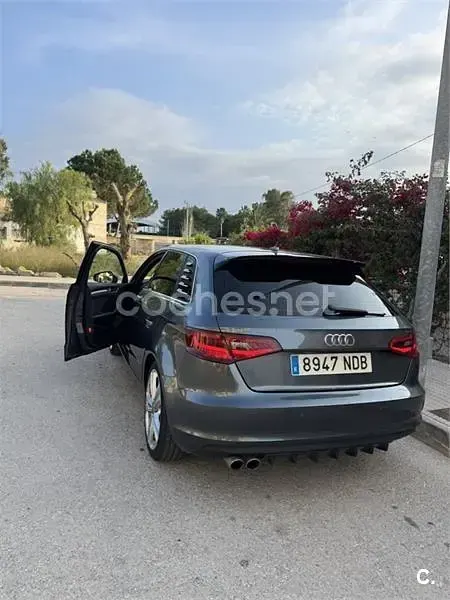 Usado Audi A3 Attraction 150 CV (110 kW) 2013 Gris / plata Berlina