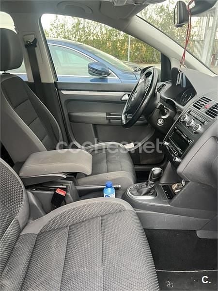 Usado VW Touran Advance 140 CV (102 kW) 2015 Beige Monovolumen