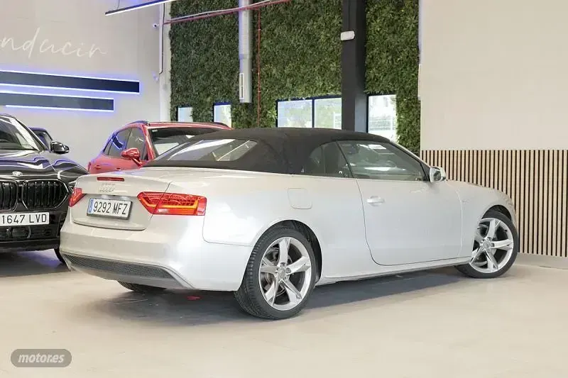 Usado Audi A5 Cabriolet S-Line 177 CV (130 kW) 2014 Plateado Descapotable