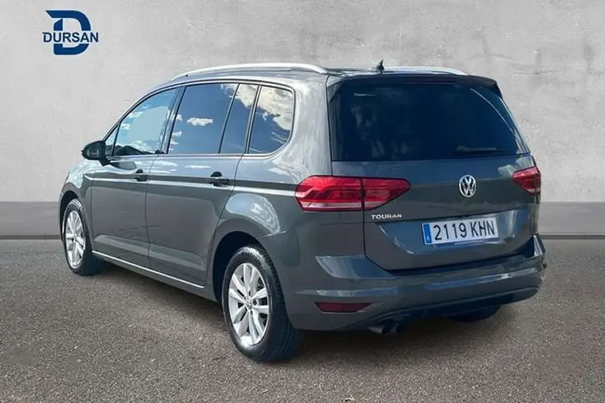 Usado VW Touran Advance 150 CV (110 kW) 2018 Gris Monovolumen