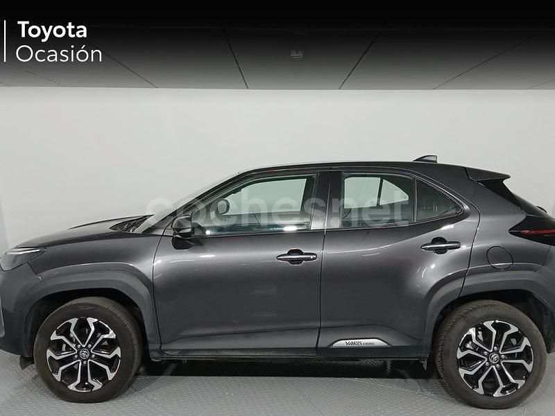 Usado Toyota Yaris Cross Active 116 CV (85 kW) 2024 Gris / plata SUV