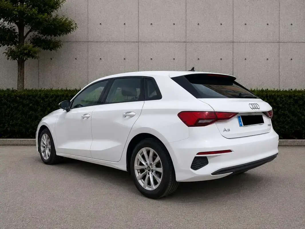 Usado Audi A3 Sportback Advanced 150 CV (110 kW) 2023 Blanco Utilitario