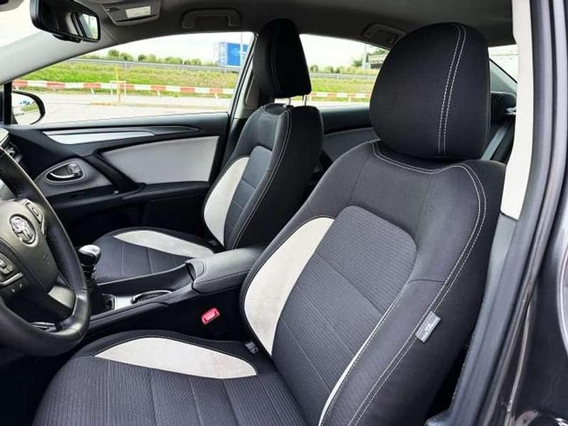 Usado Toyota Avensis Advance 140 CV (102 kW) 2017 Gris Berlina