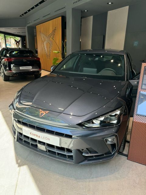 Gris Nuevo 2024 Cupra Leon | 34.400 € (Precio justo) - Imagen 1/4