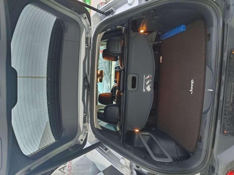 Usado Jeep Cherokee Limited 140 CV (102 kW) 2014 Gris SUV