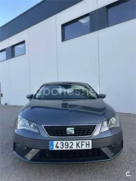 Usado Seat Leon Style 110 CV (80 kW) 2017 Gris / plata Berlina