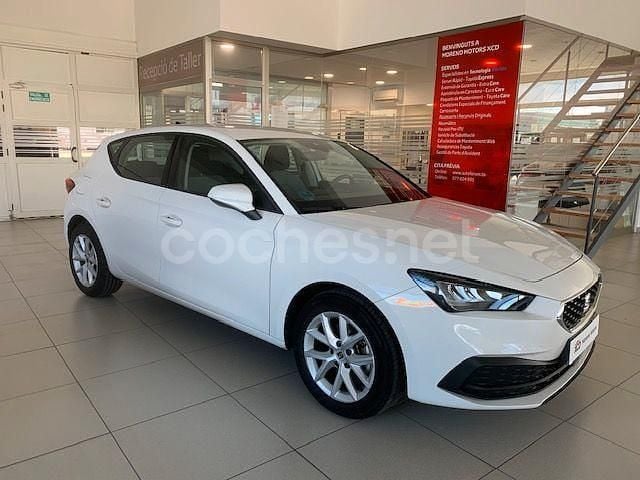 Usado Seat Leon Style 110 HP (80 kW) 2023 Branco Sedan
