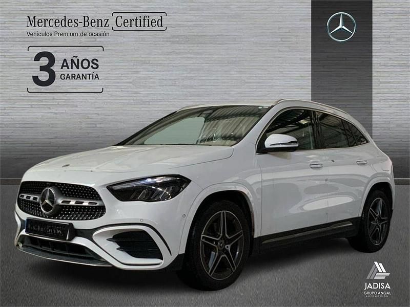 Usado Mercedes GLA200 AMG line 163 CV (119 kW) 2025 Blanco polar SUV