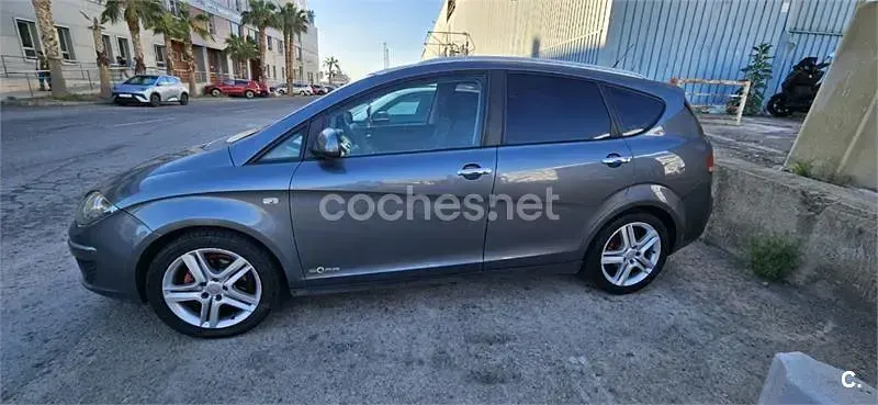 Usado Seat Altea XL Reference 105 CV (77 kW) 2013 Gris / plata Monovolumen