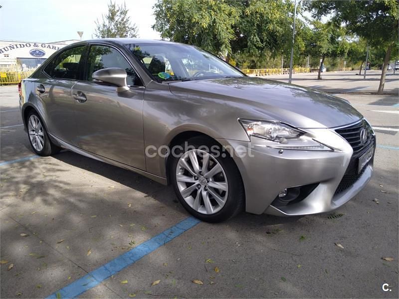 Gris / plata Usado 2014 Lexus IS250 Luxury Line Berlina | 12.500 € (Precio justo) - Imagen 1/4