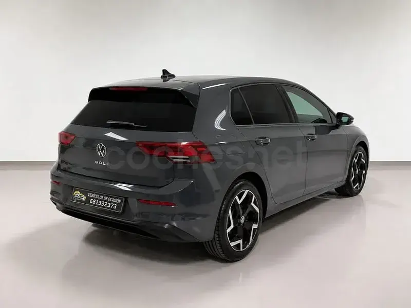 Usado VW Golf VIII 110 CV (80 kW) 2023 Gris / plata Berlina