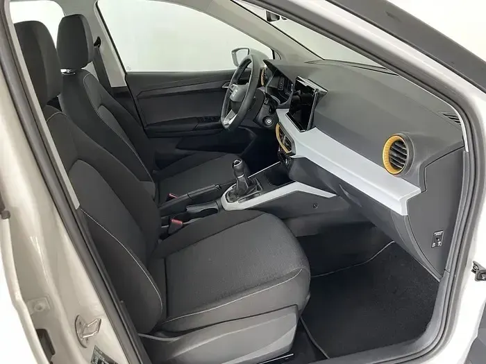 Usado Seat Arona Style 115 CV (84 kW) 2025 Blanco SUV