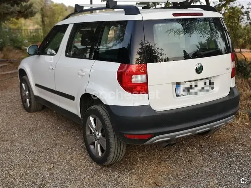 Usado Skoda Yeti Active 105 CV (77 kW) 2010 Blanco SUV